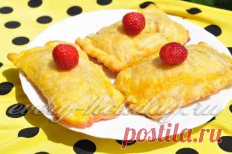 Слойки с клубникой из слоеного теста