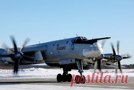 Ту-95МС выполнили полет над Баренцевым и Норвежским морями. Два стратегических ракетоносца Ту-95МС дальней авиации Воздушно-космических сил России выполнили плановый полет над нейтральными водами Баренцева и Норвежского морей, сообщили в Минобороны России. Истребители иностранных государств сопровождали российские ракетоносцы на отдельных этапах маршрута.