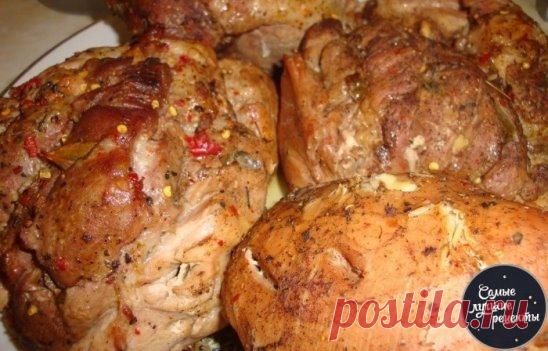 5 ВКУСНЕЙШИХ ВТОРЫХ БЛЮД 
1.Пьяная рулька.
2.Буженина по-домашнему 
!2!етки с картошкой в сметанно-томатном соусе! 
4.Мясные рулетики с картошкой в сливках
5.Курочка в кефире
1.Пьяная рулька.
Ингредиенты:
рулька свиная 1.5 кг
морковь 0.5 шт
шпиговать
зубчик чеснока 5 шт
шпиговать
масло подсолнечное без запаха по вкусу
смесь перцев по вкусу
соль по вкусу
приправы по вкусу по вкусу
горчица острая по вкусу
пиво светлое 500 мл
Приготовление:
Рульку обмыть и обсушить…
Нарезать мо