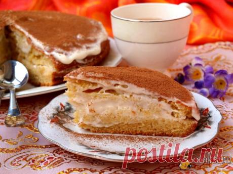 Пирог &quot;Сметанник&quot; Пирог &quot;Сметанник&quot; - отличная простая выпечка для домашнего чаепития. При желании такой пирог можно приготовить с добавлением в тесто сухофруктов, а также прослоить кремом. Я просто разрезала пирог пополам и смазала сметанным кремом. Для сметанника используются все самые доступные продукты.