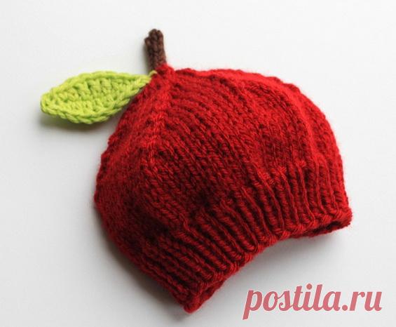 Шапочка для новорожденного спицами «Яблочко»