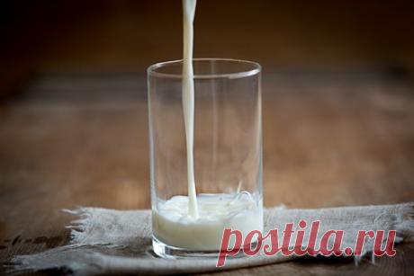 Назван необходимый при смене времен года витамин. Турецкий врач отделения внутренних болезней, доктор Джума Эмироглу рассказал, что с наступлением осени организм человека начинает уставать сильнее и становится более подвержен болезням. Специалист назвал продукты, которые особенно важно иметь в своем рационе, чтобы поддерживать свой иммунитет.