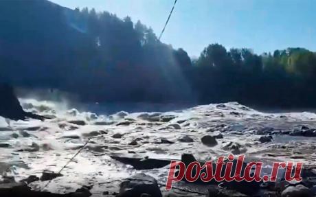 МЧС сообщило о девяти пострадавших при размыве дамбы на Беломорканале. В результате размыва временной дамбы на Беломорско-Балтийском канале (Беломорканале), по предварительной информации, пострадали девять человек, судьба двоих остается неизвестна, сообщила пресс-служба управления МЧС по Карелии в телеграм-канале.