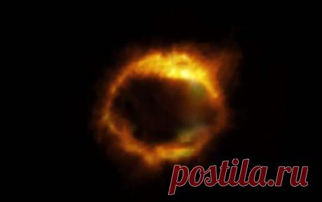 Обнаружен древний &quot;близнец&quot; нашей галактики: видео - Metro новости - медиаплатформа МирТесен Группа астрономов обнаружила галактику, которая является древним близнецом нашего Млечного Пути. Расстояние до неё составляет 12 миллиардов световых лет! Это значит, что учёные видят её такой, какой она была в самом начале своего рождения, когда после Большого взрыва прошло 1,4 млрд лет и