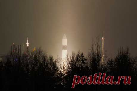 В России начали изготовление ракеты «Рокот-М» без украинской системы управления. Центр имени М.В. Хруничева начал изготовление ряда элементов для первой ракеты-носителя «Рокот-М» без украинской системы управления, полностью с отечественными деталями. Об этом сообщил генеральный директор предприятия Алексей Варочко. В настоящее время создаются стендовые изделия, а также ряд элементов для ракеты.