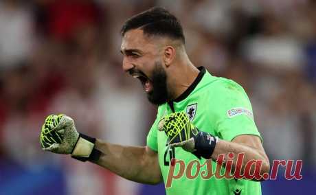 Грузин стал одним из двух самых дорогих голкиперов в мире после Евро-2024. Transfermarkt теперь оценивает стоимость Георгия Мамардашвили и португальца Диогу Кошту в €45 млн. В списке самых дорогих вратарей мира они обошли итальянца Джанлуиджи Доннарумму и швейцарца Грегора Кобеля