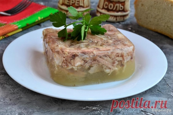 Как правильно приготовить вкусный холодецДля того чтобы приготовить прозрачный холодец, необходимо помнить несколько простых правил, придерживаясь которых можно будет без труда сотворить этот кулинарный шедевр.Правило 1. Выбор основного ингредиента – мяса.Готовить холодец можно из любого мяса (из курицы, из свинины, из говядины, из свиных ножек и т.д.), самое главное, правильно выбрать основной продукт.Покупать такой важный в холодце...