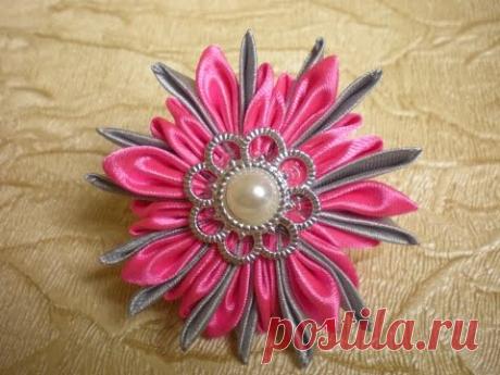 Красивый Цветок Канзаши - Резинка для волос из Лент 2.5 см. Своими руками. Kanzashi. DIY. Tutorial.