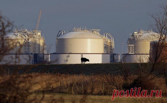 В ЕС анонсировали создание «картеля покупателей» газа. Новая платформа сможет объеденить европецские предприятия и правительства для совместных закупок газа на глобальном рынке. «Картель покупателей» может заработать уже в июне, сообщили в ЕК