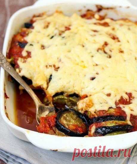 Кабачки и баклажаны с томатом под сыром / Свежие рецепты