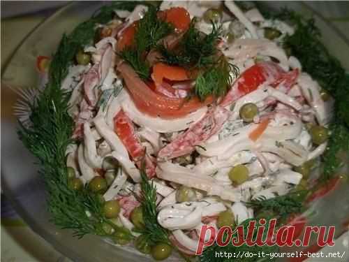 Салат с кальмарами "Просто и вкусно".