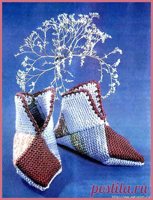 Вязаные тапочки из цветных квадратов.