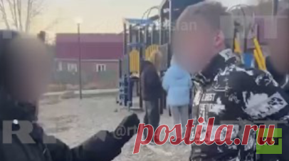 Причиной избиения школьницы под Иркутском мог стать конфликт внутри компании. Причиной инцидента в Иркутской области, где школьники избили сверстницу шнуром по лицу и прижгли ей ноги утюгом, мог стать конфликт внутри компании. Читать далее