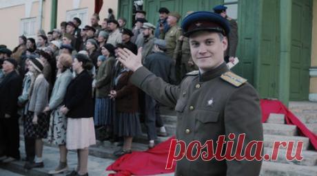 «Почтить память героев»: завершились съёмки исторического сериала «Таганрог» о донском подполье. Кинокомпания «Триикс Медиа» сообщила о завершении съёмок военно-исторической драмы «Таганрог», посвящённой борьбе донского подполья с немецкими захватчиками во время Великой Отечественной войны. В основу проекта легли исторические документы, найденные в архивах. По сюжету офицер госбезопасности Виктор Швец прибыл в оккупированный город, чтобы организовать народное сопротивление. К участию в…