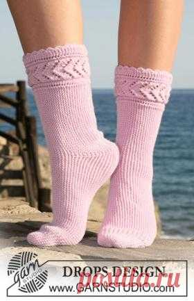 Носки спицами платочной вязкой Женские носки спицами, выполненные из тонкой шерстяной носочной пряжи. Вязание носков осуществляется на двух спицах или на круговых спицах рядами...
