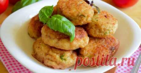 Куриные котлеты с рисом в мультиварке! Мультиварка и простые рецепты для мультиварки
Состав:
филе куриное  — 300 г
рис — 1 ст.
базилик
лук репчатый — 1 шт.
масло растительное — 80 мл
яйцо — 1 шт.
смесь 5 перцев
соль — по вкусу
масло сливочное — 30 г
Приготовление:
Подготовим продукты. Помоем филе, рис и базилик в холодной воде. Очищаем луковицу от верхнего слоя. Рис отвариваем в первую очередь и отставляем его в сторону остывать.
Измельчаем мясо птицы и луковицу с помощью ...