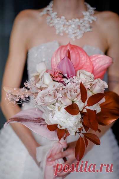 Территория невесты: утро в стиле fashion 💖 Фотограф instagram.com/petrov_vova Декор instagram.com/melange_wedding Организатор instagram.com/marriagepeople Стилист instagram.com/_bushmakina Платье, аксессуары instagram.com/whitegownru Букет невесты instagram.com/rozhok_flowershop Помощник фотографа instagram.com/tserevitinov