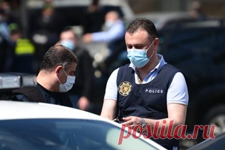 В Грузии двоих оппозиционеров ранили ножом на встрече с избирателями. В Грузии два оппозиционных активиста были ранены ножом во время встречи с избирателями и доставлены в больницу. Инцидент случился недалеко от города Дманиси в регионе Квемо Картли. В оппозиции утверждают, что на участников встречи напали несколько десятков человек, в том числе кандидат от правящей партии.