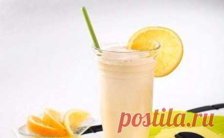 Прекрасный жиросжигающий коктейль. Кефирно-апельсиновый коктейль с имбирем. 
на 100грамм - 40.15 ккалБ/Ж/У - 2.57/0.24/7.39 

Ингредиенты: 
Кефир нежирный - 500 мл 
Апельсин - 1 шт 
Имбирь - 30 г 
Корица - 1 ст. л 

Приготовление: 
С апельсина снять цедру и выдавить сок. 
Корень имбиря почистить, натереть на средней терке, через марлю или сито отжать имбирный сок. 
Оба вида соков смешать. 
Добавить апельсиновый и имбирный сок в кефир. 
Добавить в коктейль молотую корицу и ...