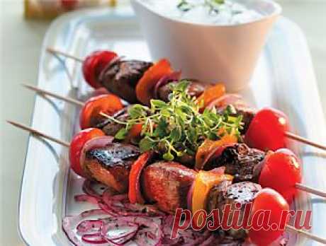 Рецепт вкусного куриного шашлыка
Если у вас нет возможности выбраться на природу, пожарьте шашлычки на сковородке – блюдо понравится и взрослым, и детям.  Рецепт тут