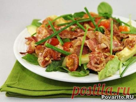 Салат из авокадо с беконом