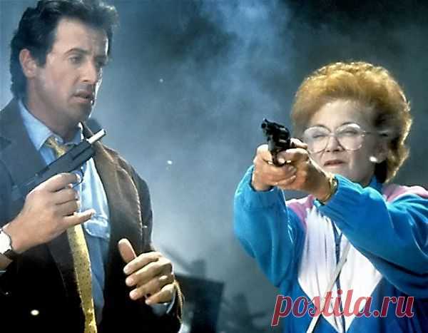 Комедия "Стой! Или моя мама будет стрелять" (1992)Всем хорошего настроения!).