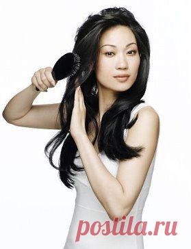 Маска для придания объема

Для ее приготовления нужно тщательно растереть яичный желток с ложкой корицы, постепенно вводя в смесь стакан кефира. Следите, чтобы кефир не был холодным. Смесь распределяем в длину волоса, втираем массажными движениями в кожу. Перед нанесением лучше вымыть голову. Выдержать минимум 40 минут, смыть теплой водой. Можно при необходимости использовать шампунь.
подробнее