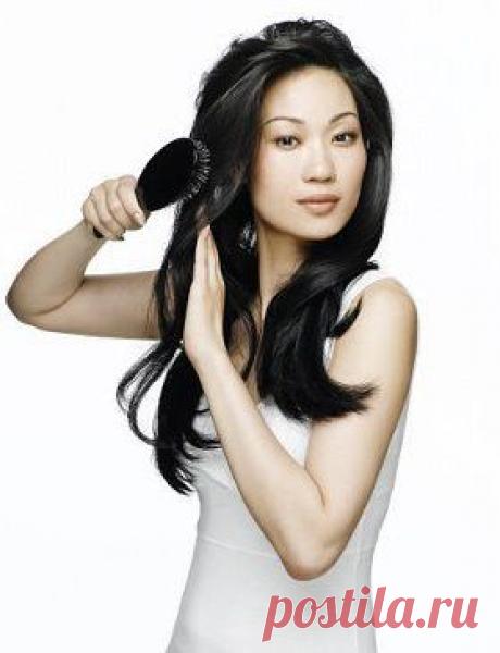 Маска для придания объема

Для ее приготовления нужно тщательно растереть яичный желток с ложкой корицы, постепенно вводя в смесь стакан кефира. Следите, чтобы кефир не был холодным. Смесь распределяем в длину волоса, втираем массажными движениями в кожу. Перед нанесением лучше вымыть голову. Выдержать минимум 40 минут, смыть теплой водой. Можно при необходимости использовать шампунь.
подробнее