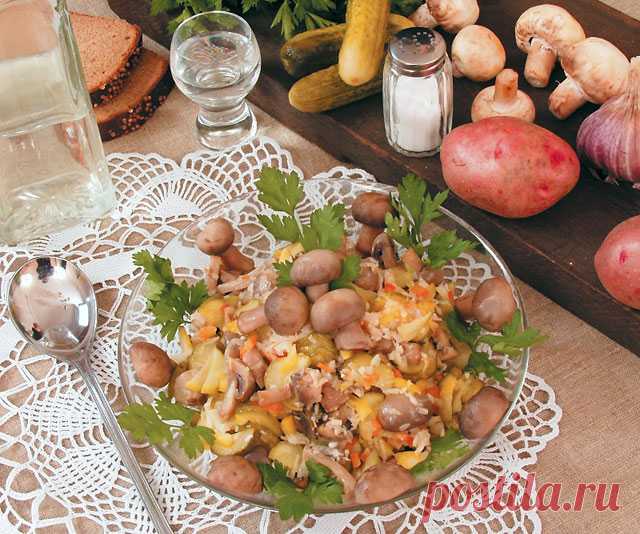 Салат из квашеной капусты и маринованных грибов