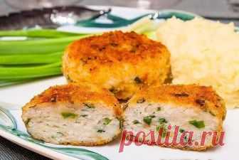 Рыбные котлеты
Сочные, нежные, очень вкусные котлеты.
На гарнир можно приготовить картофельное пюре. Из указанного количества ингредиентов получается около 15 котлет.
Ингредиенты
500 г рыбного филе (судак, сибас, щука и т.д.)
150 г отварного риса
50 г булочки или кусочек хлеба
молоко
зелень по вкусу
панировочные сухари
соль
перец
растительное масло
Приготовление
Рыбное филе пропустить через мясорубку.
Булочку замочить в молоке.
Зелень мелко нарезать.
Смешать филе, булочку ...