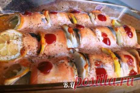 Скумбрия, запеченная в духовке под соусом.