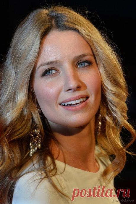 Аннабелль Уоллис, 5 сентября, 1984