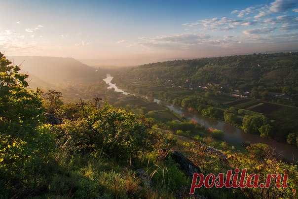 Утро на реке Реут, Молдова. Автор фото — Александр Дишливенко: nat-geo.ru/photo/user/116777/