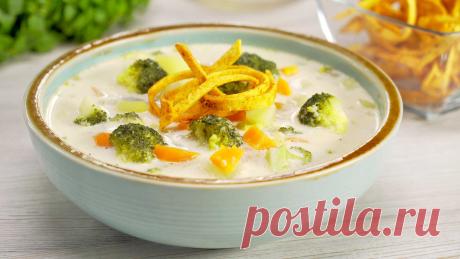 Сырный суп с овощами.  Рецепт от Всегда Вкусно! Приготовьте на обед сырный суп с овощами. Нежный сливочный вкус супа в сочетании с хрустящими чипсами приготовленными в специальном соусе, покорит любого гурмана. Ваш обед получится по-настоящему изысканным, очень вкусным и к тому же сытным. А на его приготовление вам понадобится всего 30-40 минут.