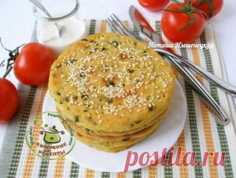ВЫПЕЧКА НА ЛЮБОЙ ВКУС
ВКУСНЕЙШИЕ КАРТОФЕЛЬНЫЕ ЛЕПЕШКИ от Наташи Имшенецкой

Предлагаю приготовить простое блюдо из картофеля - картофельные лепешки. Приготовить такие лепешки можно с любыми специями и травами, придав им свой любимый вкус. Подавать картофельные лепешки в качестве гарнира или как самостоятельное блюдо со сметаной.

Для приготовления картофельных лепешек понадобится:
500 г картофеля;
1 яйцо;
100 г муки*;
1/2 пучка кинзы;
соль, черный молотый перец;
кунжут;
ра...