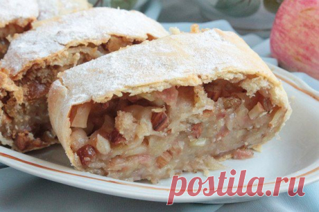 Яблочный штрудель с миндалем и изюмом