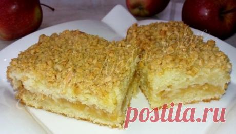 Яблочный пирог с хрустящей корочкой и ТАЮЩИЙ ВО РТУ. Невозможно оторваться! 

Самый вкусный пирог с яблоками: тающее во рту тесто, в сочетании с сочной прослойкой из сладких яблок и в завершении – хрустящая вкуснейшая корочка. Вкус просто потрясающий: съедается сразу, едва успевая остыть. 

Ингредиенты: 

мука – 250 г., 
яйцо – 2 шт., 
сметана – 180 г., 
маргарин (сл.масло) – 100 г., 
сахар – 150 г., 
разрыхлитель – 1,5 ч.л., 
яблоко – 2 шт., 

Штрейзель (крошка): 

мука –...