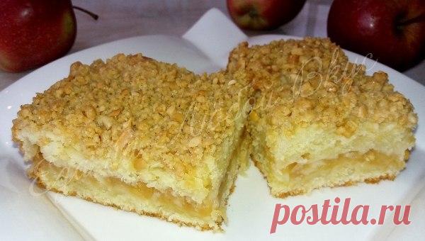 Яблочный пирог с хрустящей корочкой и ТАЮЩИЙ ВО РТУ. Невозможно оторваться! 

Самый вкусный пирог с яблоками: тающее во рту тесто, в сочетании с сочной прослойкой из сладких яблок и в завершении – хрустящая вкуснейшая корочка. Вкус просто потрясающий: съедается сразу, едва успевая остыть. 

Ингредиенты: 

мука – 250 г., 
яйцо – 2 шт., 
сметана – 180 г., 
маргарин (сл.масло) – 100 г., 
сахар – 150 г., 
разрыхлитель – 1,5 ч.л., 
яблоко – 2 шт., 

Штрейзель (крошка): 

мука –...