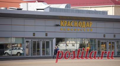 Аэропорт Краснодара временно остановил работу. Временные ограничения на приём и выпуск воздушных судов введены в аэропорту Краснодара, сообщили в Росавиации. Читать далее