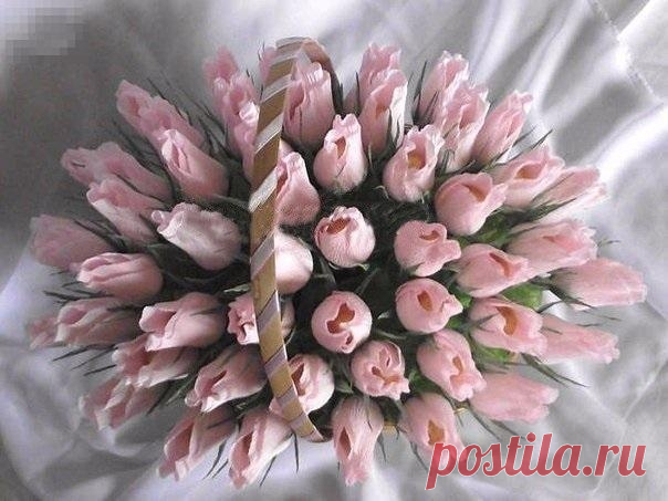 Бутоны роз из конфет