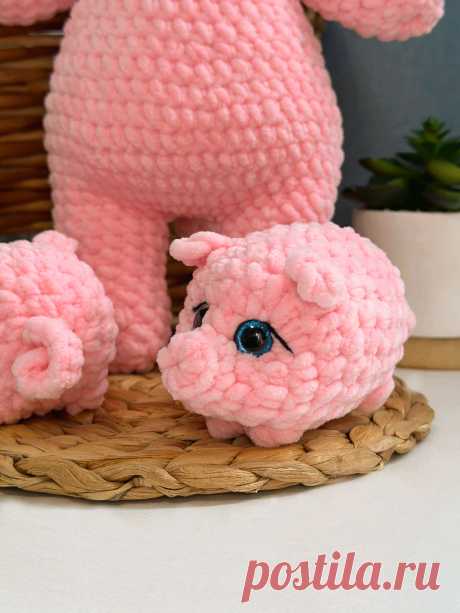 PDF Хрюшка-колобок крючком. FREE crochet pattern; Аmigurumi toy patterns. Амигуруми схемы и описания на русском. Вязаные игрушки и поделки своими руками #amimore - плюшевая свинка, маленький поросёнок из плюшевой пряжи, свинья, поросенок.