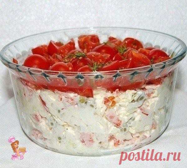 СAЛAТ «КРАСНAЯ ШAПОЧКA» уже переплюнул oливье и шyбy. 

Все рецепты этого салата отличаются по своему составу. Единственное, что их объединяет — это верхний слой салата из продуктов красного цвета. Я предлагаю свой вариант салата «Красная шапочка», который получился очень вкусным. Так что советую непременно попробовать его сделать, он не оставит вас равнодушным и будет частенько появляться на вашем столе. 

Для приготовления салата «Красная шапочка» понадобится: 

курица о...