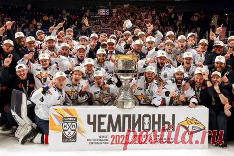 Магнитогорск играет в хоккей. Слова и музыка Владимира Сидорова. Исполняет Игорь Слесарев (2006 г.)