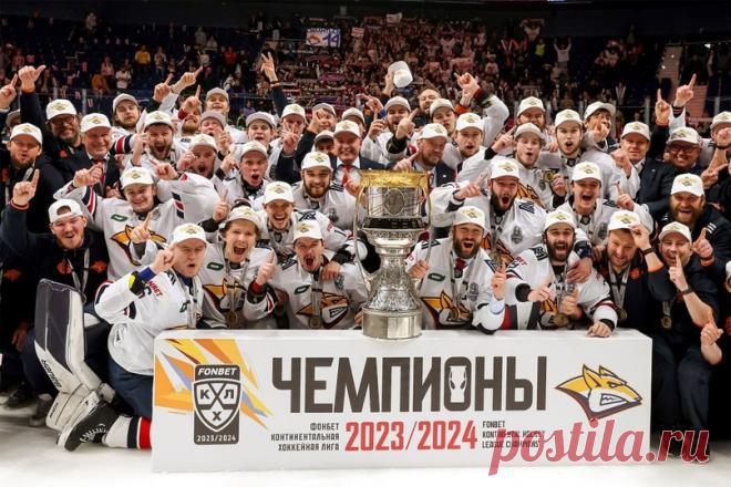 Магнитогорск играет в хоккей. Слова и музыка Владимира Сидорова. Исполняет Игорь Слесарев (2006 г.)