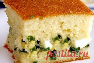Заливной пирог с луком и яйцом