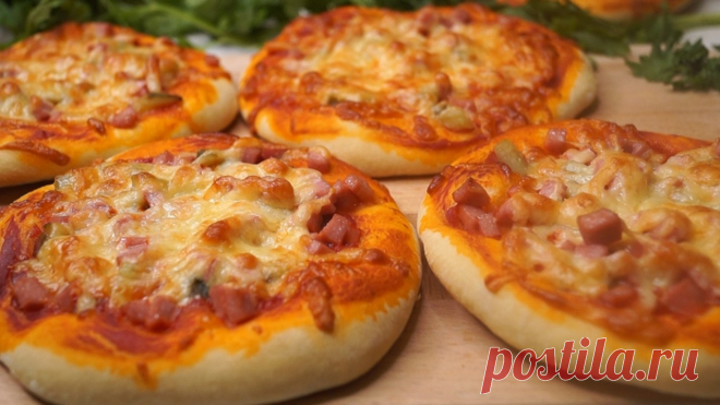 Очень вкусная школьная пицца 



 Ингредиенты

мука 450 гр.
молоко 150 мл.
вода 150 мл.
дрожжи 10 гр.
сахар 2 ст. л.
соль пол ч. л.
масло растительное 3 ст. л.

Начинка и остальные составляющие на ваше усмотрение
 
ВЫПЕКАТЬ 25 ми…