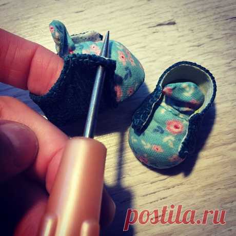 Доброе утро,мои дорогие💝
Всем огромный привет!!! Чего то на выходные я совсем выпадаю из инстамира)))
А вы уже наверное заждались продолжения процессов?😘
Исправляюсь))) и обещаю в самое ближайшее время показать все до конца и не томить вас, мои дорогие😻😻Листайте👉🏻👉🏻👉🏻, спрашивайте, но вроде и так все ясно!
#мастеркласс #мк #обувьдлякукол