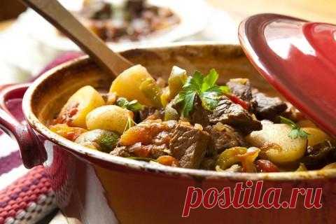 Хашлама из говядины с ароматными специями и свежей зеленью