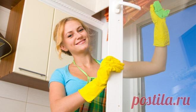 Чем и как отмыть пластиковые подоконники, рамы и стекла: два чудо средства - Страница 2 из 3 - cool-life.ru Приготовили? Начинаем. В любую емкость наливаем теплую воду, мочим тряпочку и протираем подоконник обычной водой: увлажняем его. Затем на мокрую тряпочку наливаем немного уксуса и моющего средства для посуды. Пищевой содой посыпаем весь подоконник, тонким слоем. Тряпочку переворачиваем смазанной стороной вниз и тщательно протираем весь подоконник, круговыми втирающим...