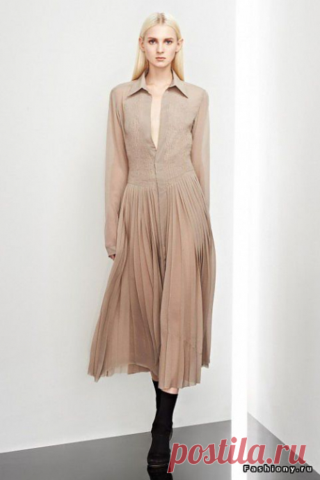 Donna Karan pre-fall 2014 |
Я хочу познакомить Вас с новой межсезонной коллекцией на 2014 год от моего любимого американского дизайнера Донны Каран (Donna Karan). Это мой любимый дизайнер, для некоторых ее коллекции могут показаться странными, но, для меня ее коллекции всегда на высшем уровне, всегда идеальные и роскошные, новая коллекция получилась именно такой. Она как никто другой умеет работать с тканью, деталями, фасонами, аксессуарами и цветовой гаммой.
